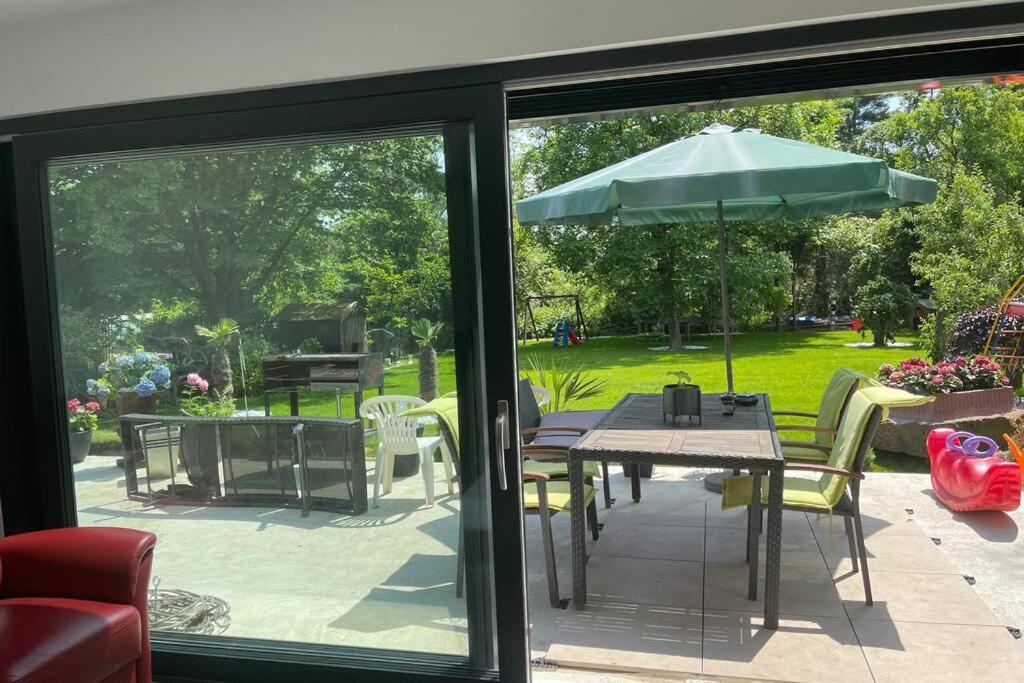 Wunderschoene Terrassenwohnung Mit Blick Ins Gruene! Meerbusch Dış mekan fotoğraf